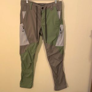 Men’s size 30x30 686 Anything Cargo Pants.